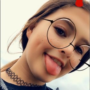 Meet your Posher, Chloe